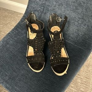 G by guess wedge